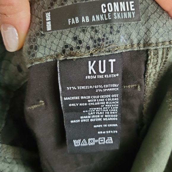 Kut from the Kloth Fab Ab Connie Snakeskin Ankle Pants - Picture 10 of 11